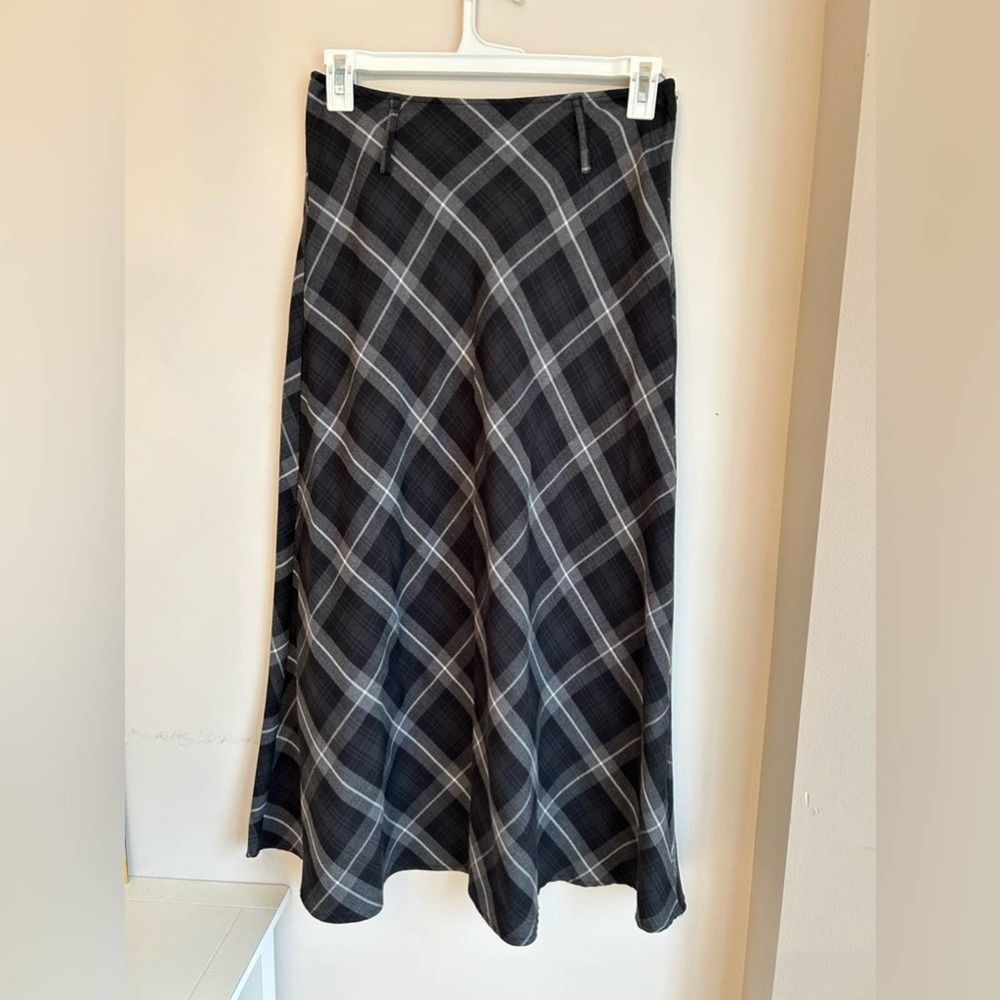 Fashion Bug Gray Plaid Maxi Skirt. Size Small. Used. Good condition.
